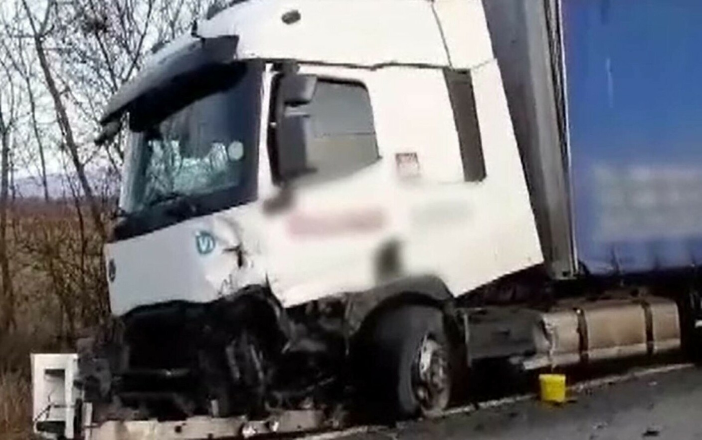 Impact fatal între un autoturism și un camion Un șofer în vârstă de 30