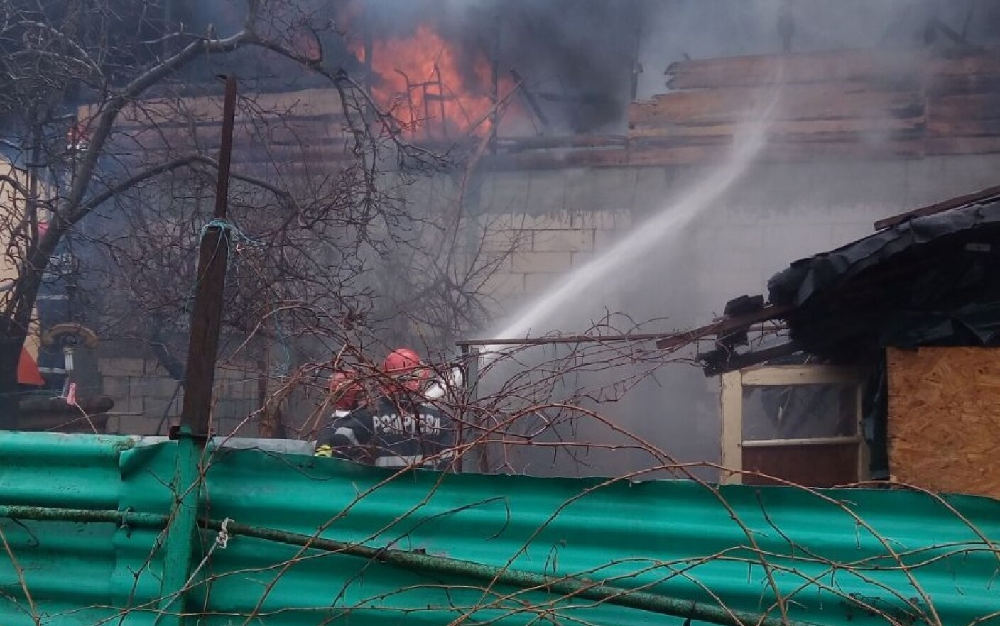 Incendiu La Dou Case Din Sectorul Al Capitalei Posibilitate De