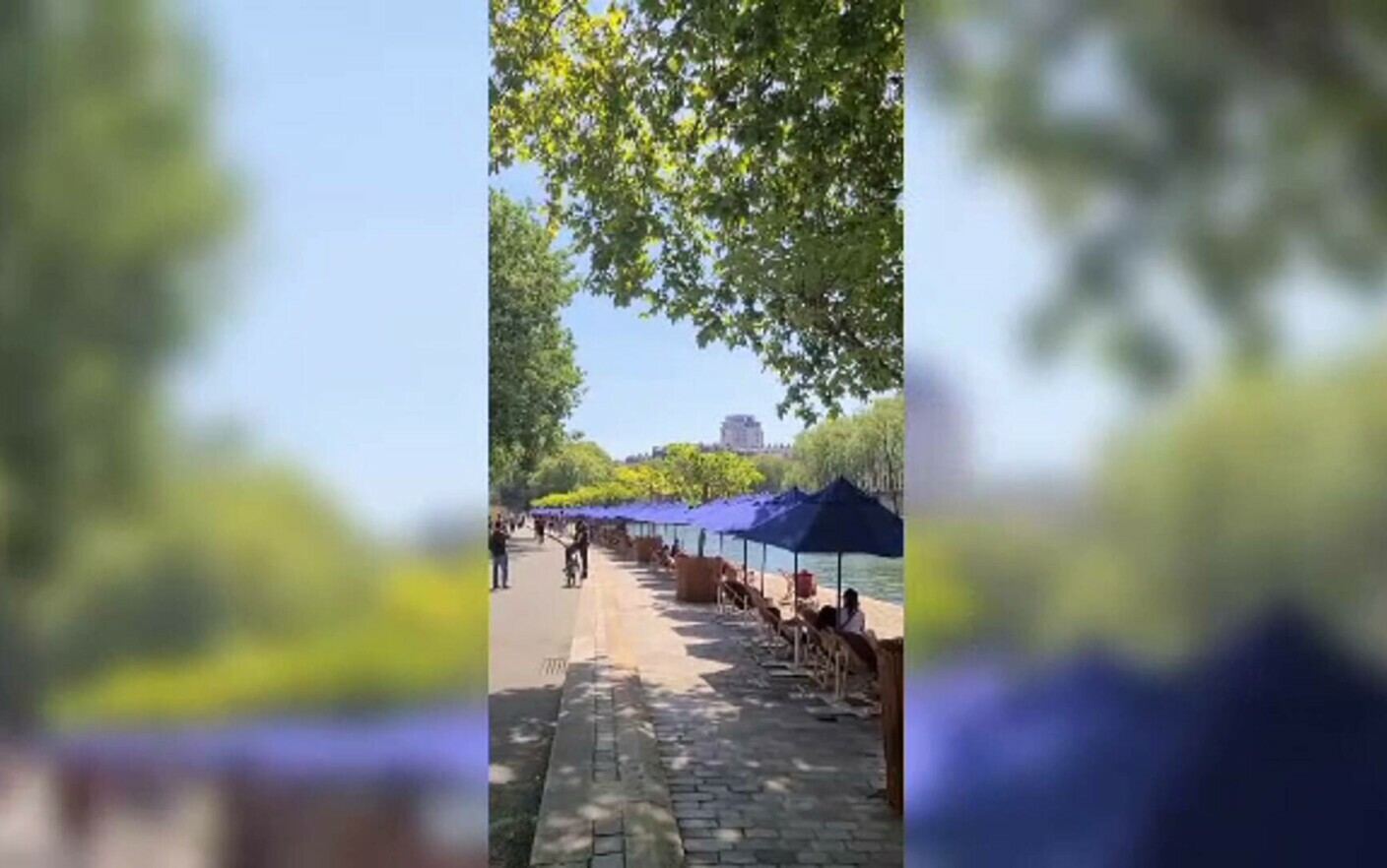 La plajă în Paris Malul Senei s a transformat într o oază de relaxare