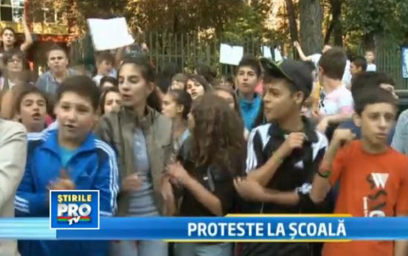 Protest La O Scoala Din Capitala Elevii Nu Vor Mutarea Unor Liceeni In