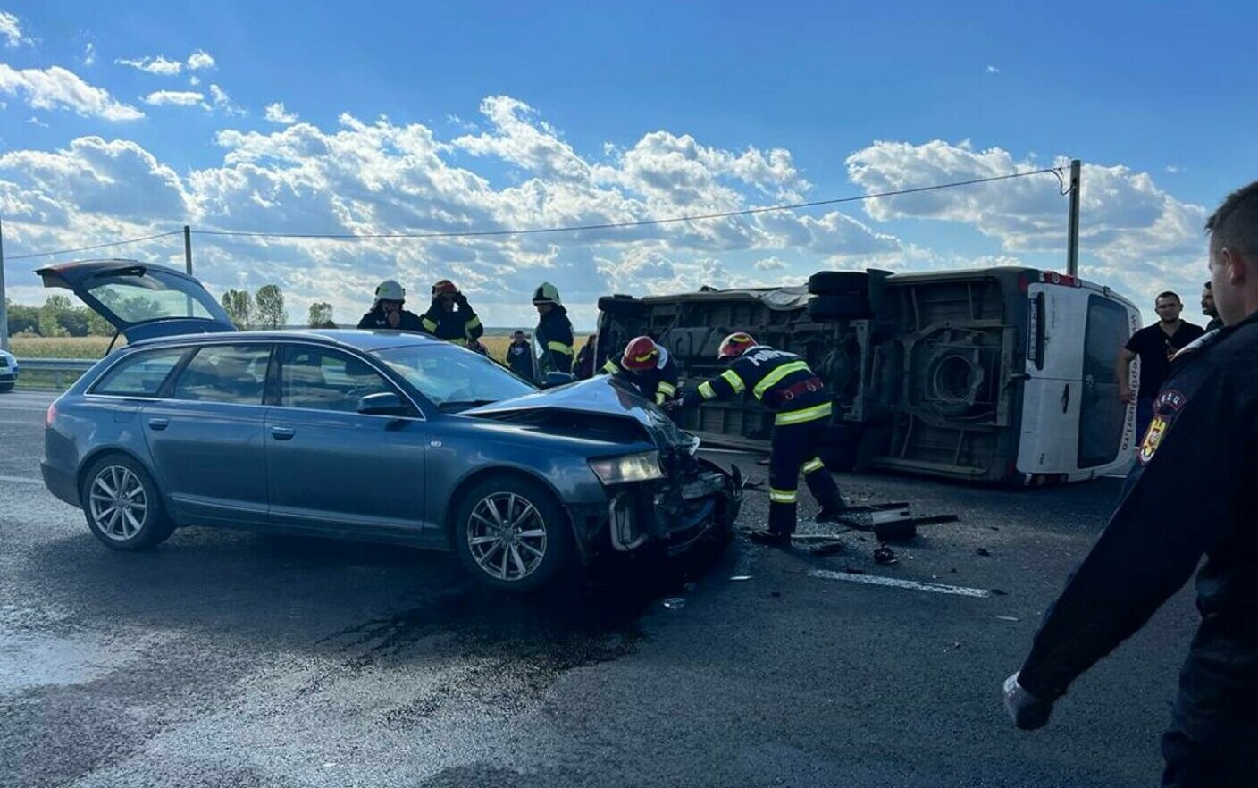 Accident între un microbuz și o mașină în Satu Mare A fost activat