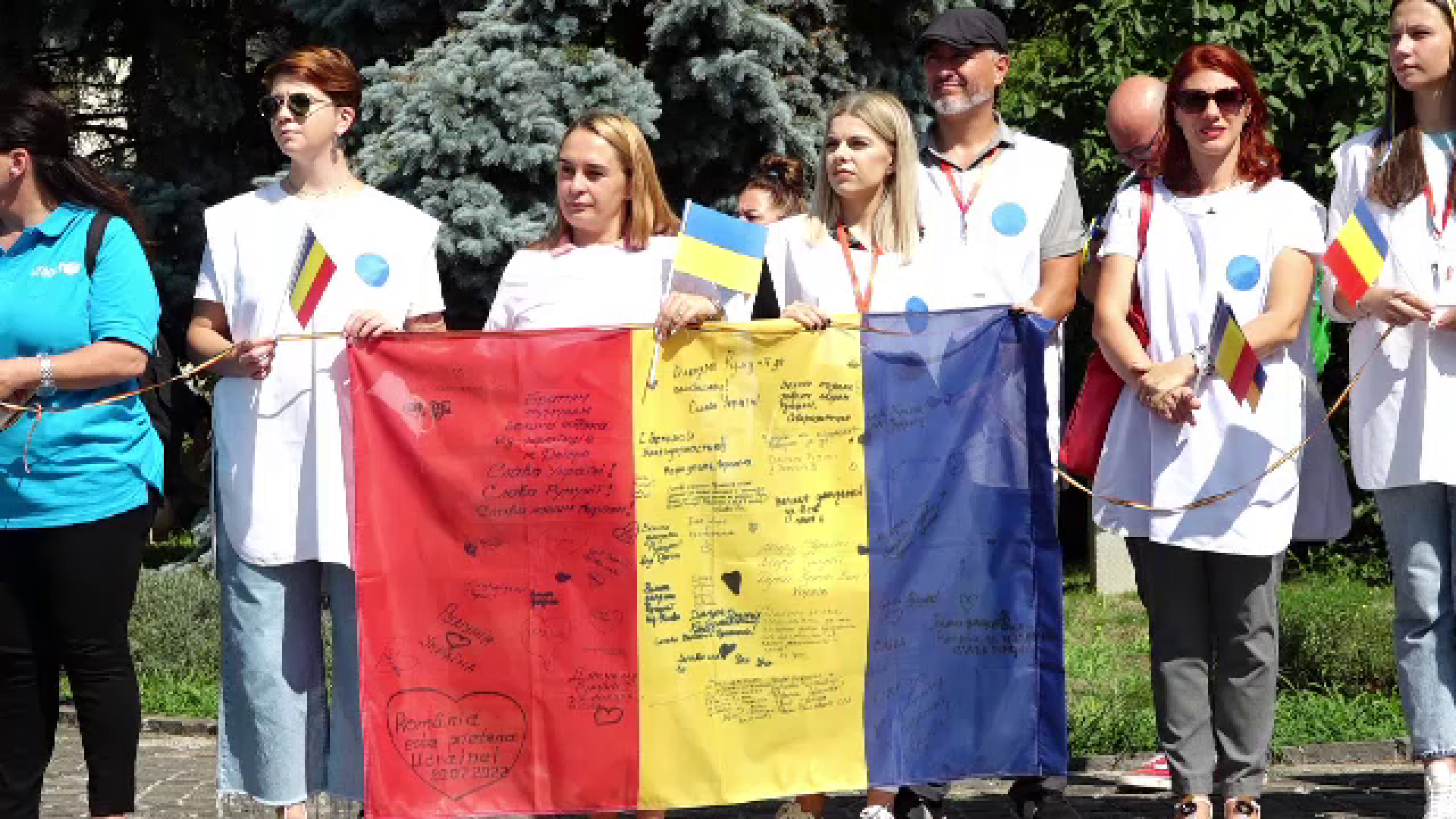 Sute de ucraineni au marcat alături de români Ziua Independenţei Vă