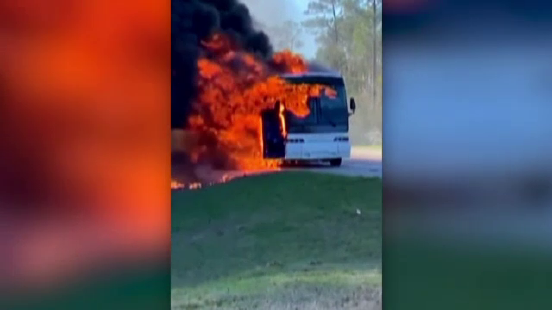 Scene de coșmar pe o autostradă Un autobuz plin cu studenți a luat foc