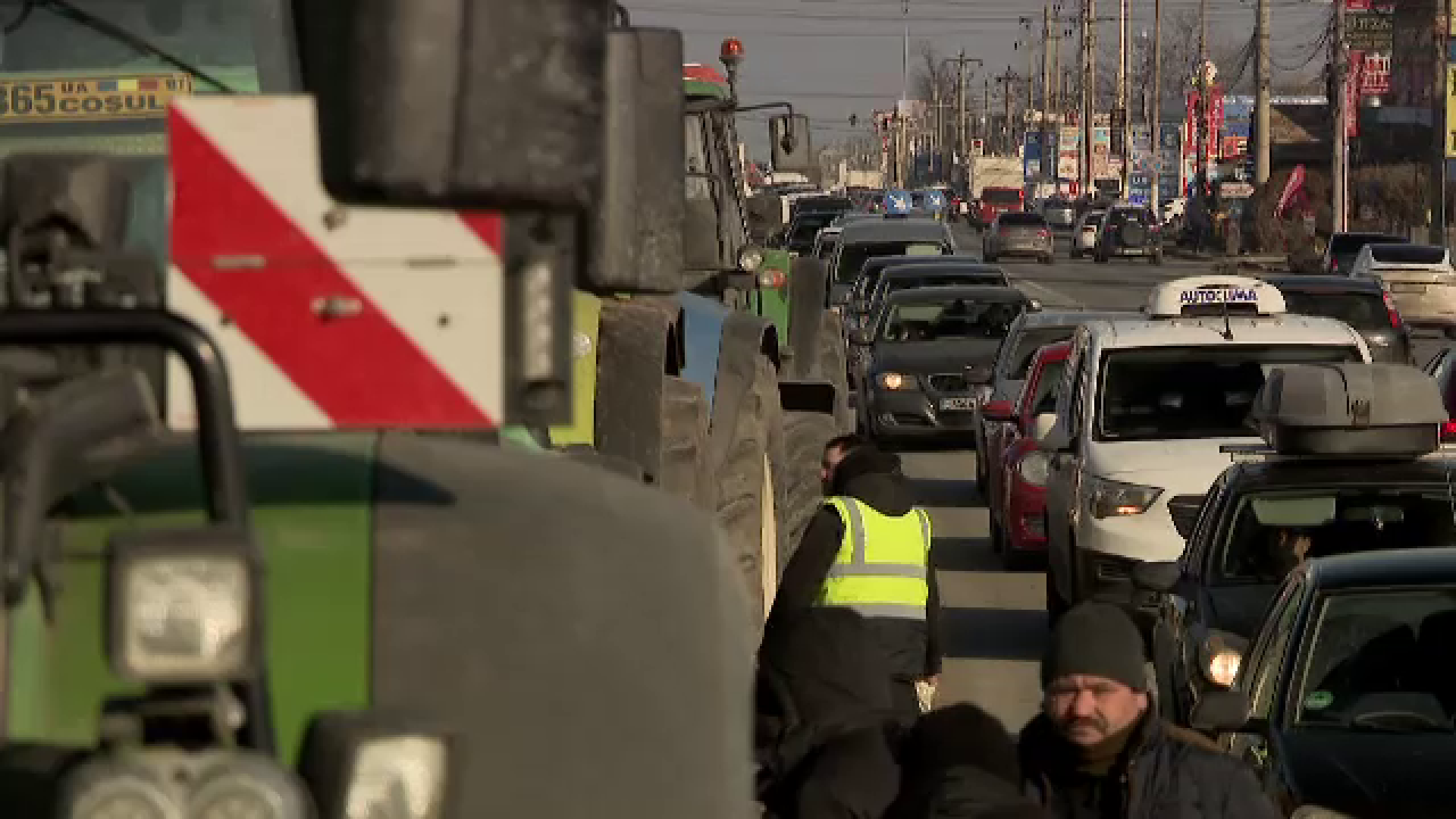 O nouă zi de protest al transportatorilor şi fermierilor Negocieri