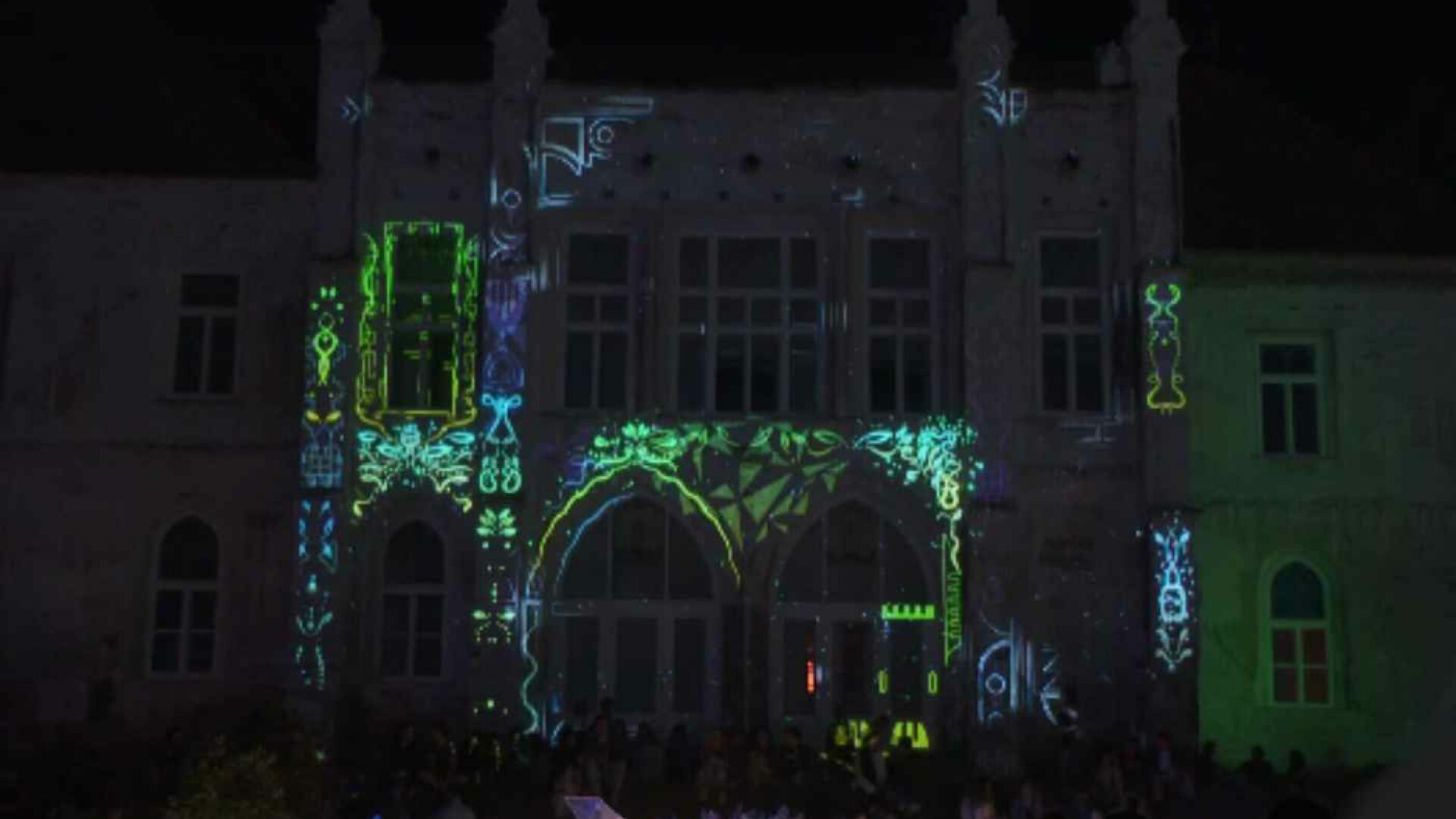 Este Ultima Sear La Festivalul Electric Castle Zeci De Mii De Oameni