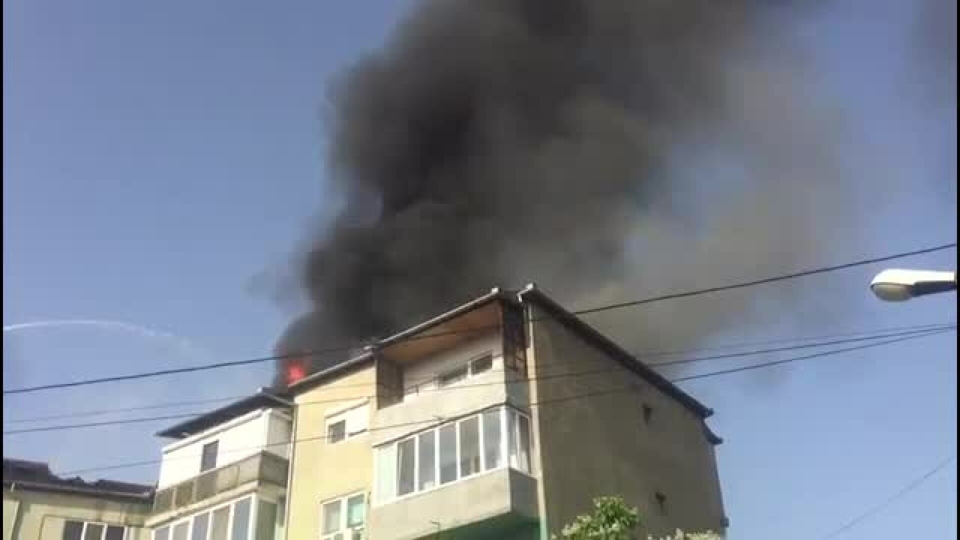 Incendiu puternic într un bloc din Oradea Focul a pornit dintr un