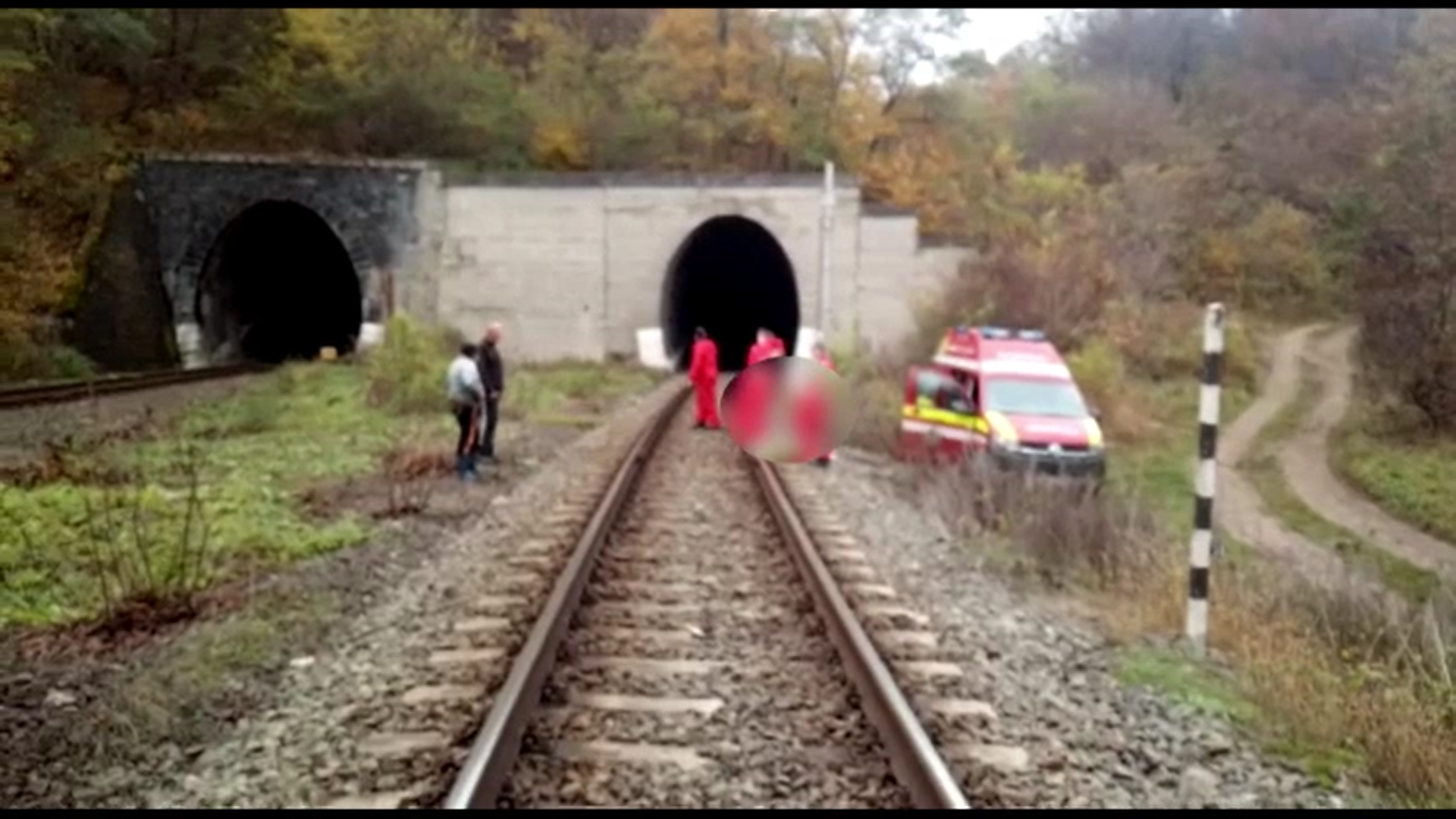 Un angajat al CFR a fost călcat de tren chiar în timp ce lucra într un