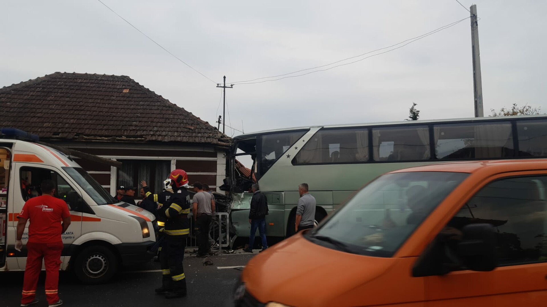 Un Tir A Lovit Un Autocar N Care Se Aflau Persoane Persoane Au