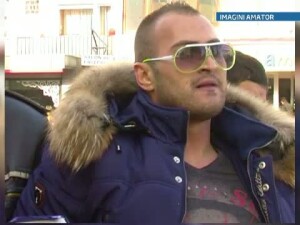 Un interlop din Baia Mare ii scuipa pe politisti. 61221253
