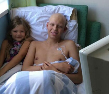 Un adolescent care suferea de cancer s-a trezit din coma inainte - Stiri - stirileprotv.ro