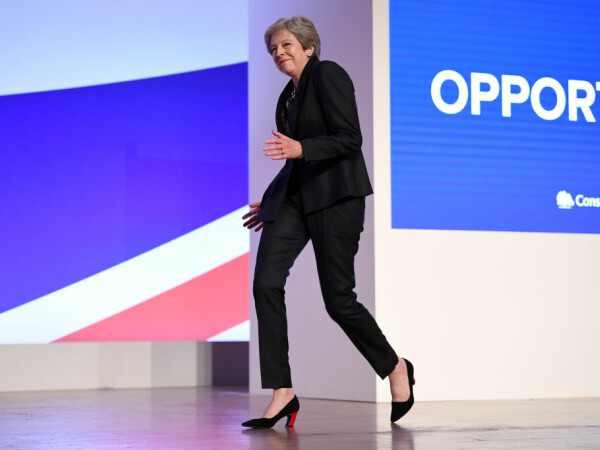 Premierul britanic Theresa May la o conferință de presă Premierul britanic Theresa May la o conferință de presă