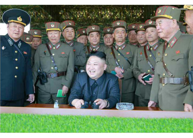 Kim Jong Un si generali nord-coreeni