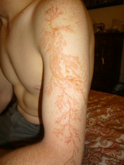 tatuaj produse de fulger