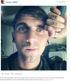 17677 DailyMail: Pasiunea unui soldat pentru selfie-uri ar putea fi dovada ca Vladimir Putin desfasoara operatiuni in Ucraina