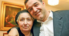 13641 Ce s-a intamplat aseara cu mama lui Gigi Becali, dupa ce a aflat ca nepotii sai merg la inchisoare