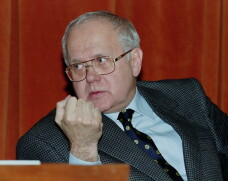 Fostul ministru al Apararii Victor Babiuc a fost eliberat conditionat
