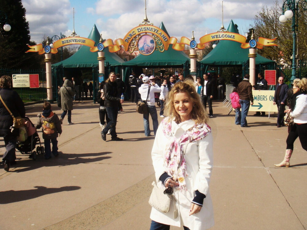 Monica Dascalu, aniversare de poveste la Disneyland - Imaginea 1