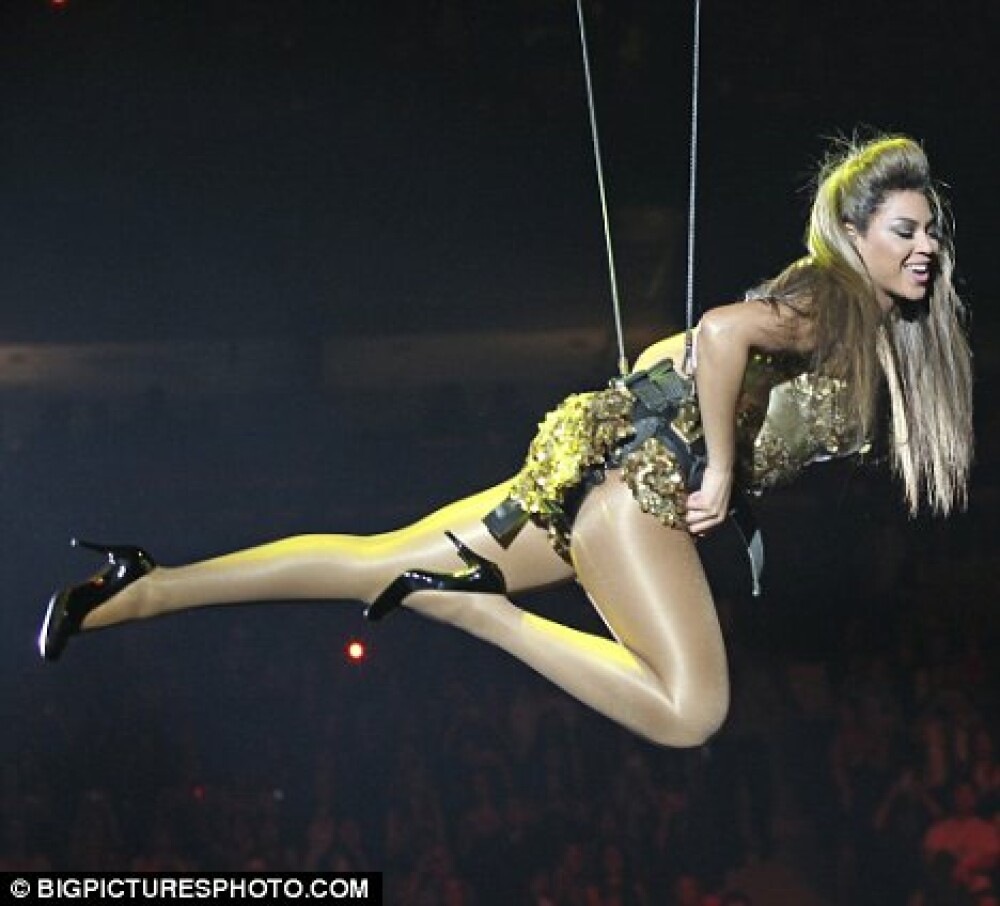 Beyonce adopta tinute provocatoare in concerte! - Imaginea 5