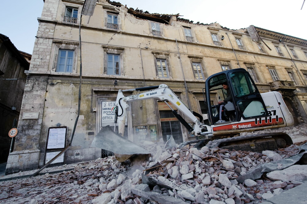 Cutremur puternic langa Roma, in Italia! Peste 150 de morti! - Imaginea 1