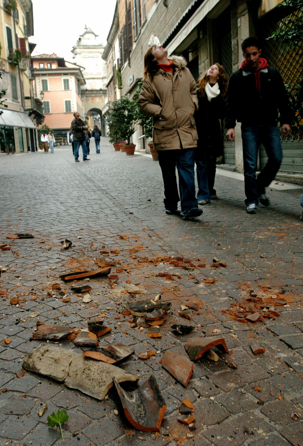 Cutremur puternic langa Roma, in Italia! Peste 150 de morti! - Imaginea 3