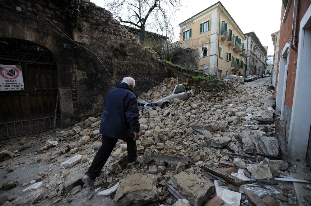 Cutremur puternic langa Roma, in Italia! Peste 150 de morti! - Imaginea 7