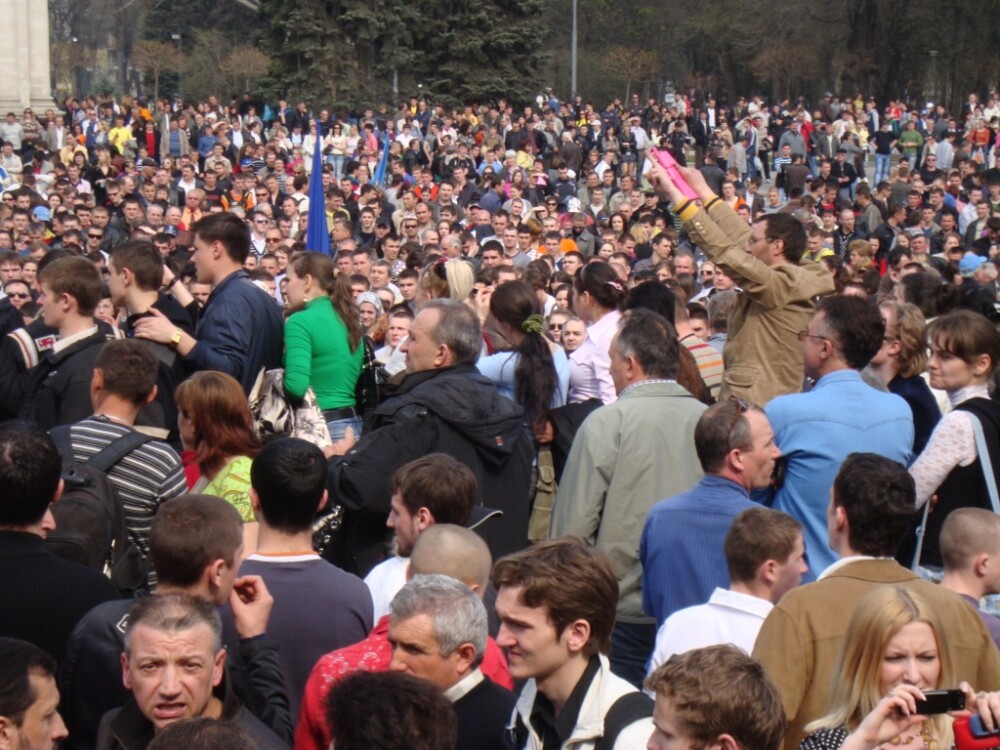 Miting de solidaritate cu cei din Chisinau in Piata Universitatii! - Imaginea 3