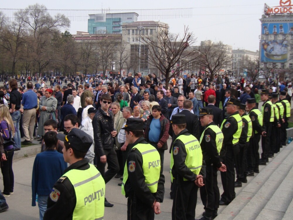 Miting de solidaritate cu cei din Chisinau in Piata Universitatii! - Imaginea 1