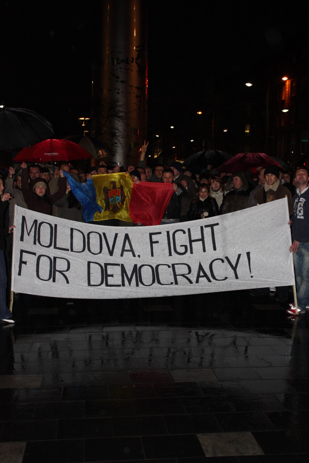 Vezi VIDEO! Moldova - Paris - Londra: Febra protestelor a cuprins Europa - Imaginea 6