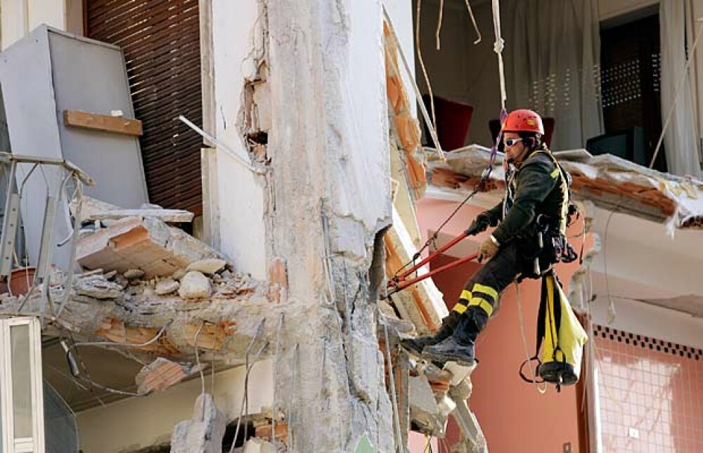 A fost publicata lista cu numele romanilor morti in cutremurul din Italia - Imaginea 2