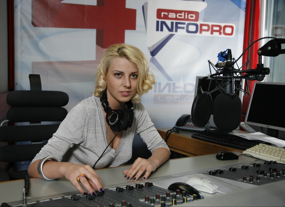 Alina Plugaru vrea sa faca un top al pozitiilor sexuale la Radio InfoPro! - Imaginea 1