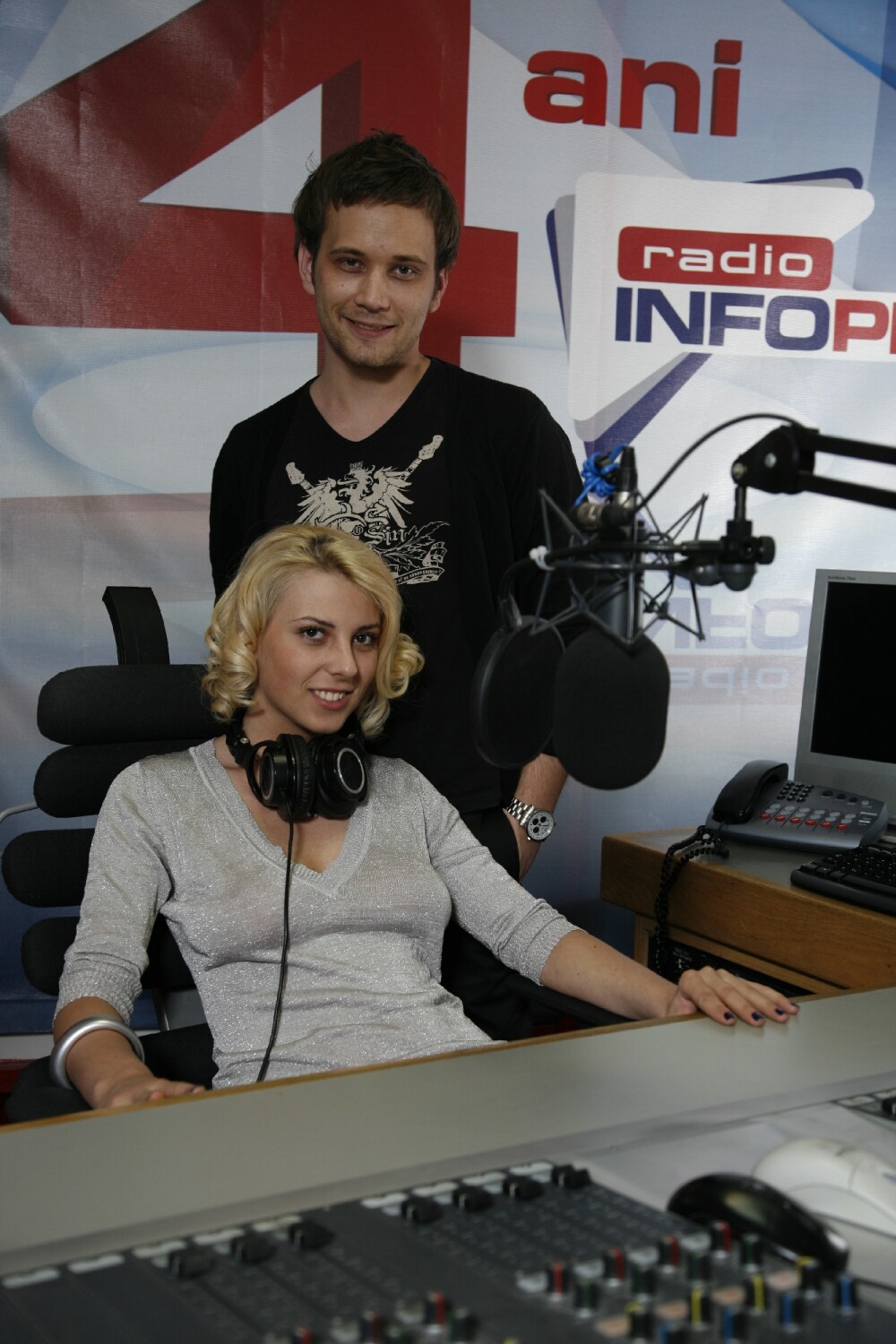 Alina Plugaru vrea sa faca un top al pozitiilor sexuale la Radio InfoPro! - Imaginea 4