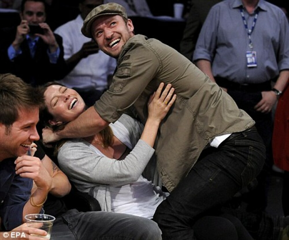Justin Timberlake si Jessica Biel, imbratisari si saruturi in public! - Imaginea 1