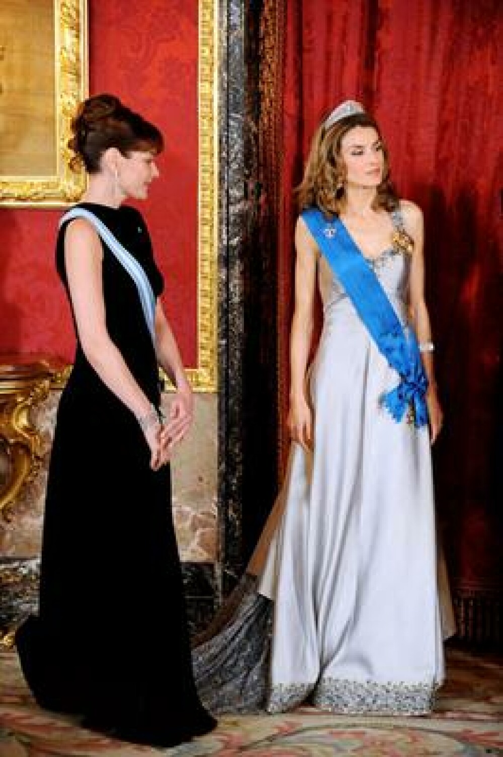 Carla Bruni Sarkozy vs Letizia de Asturias. Care e mai atragatoare? - Imaginea 12