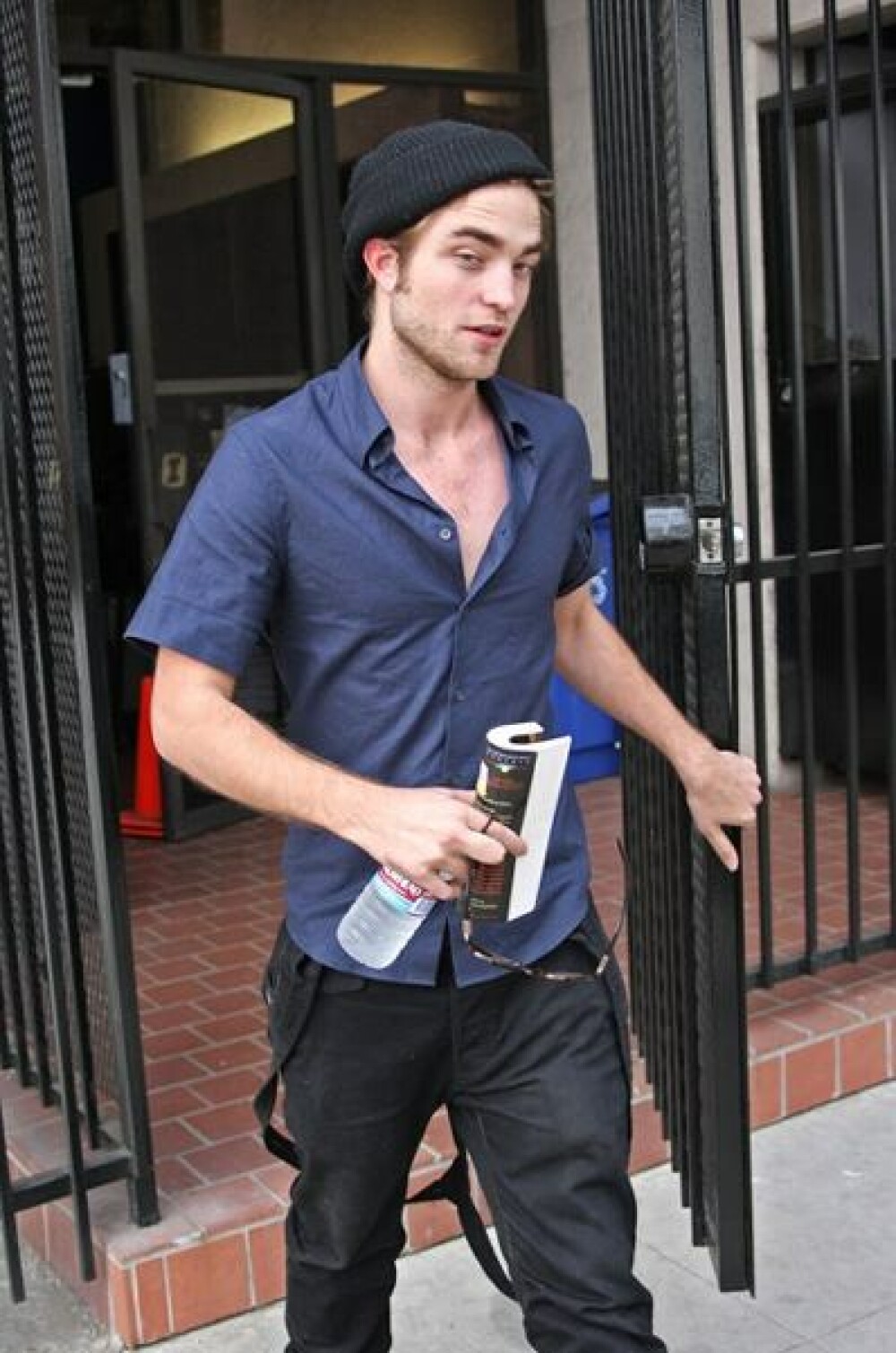 Robert Pattinson e cel mai elegant barbat din show-bizz. GALERIE FOTO - Imaginea 1