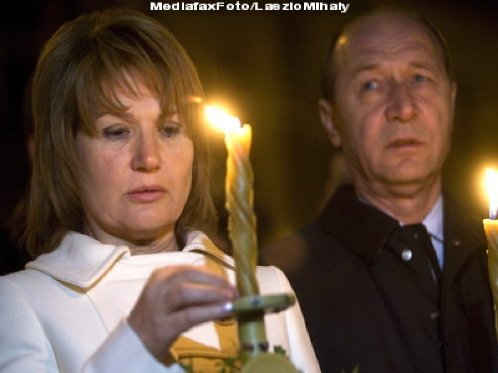 Familia Basescu a luat lumina de inviere de la Miercurea Ciuc - Imaginea 5