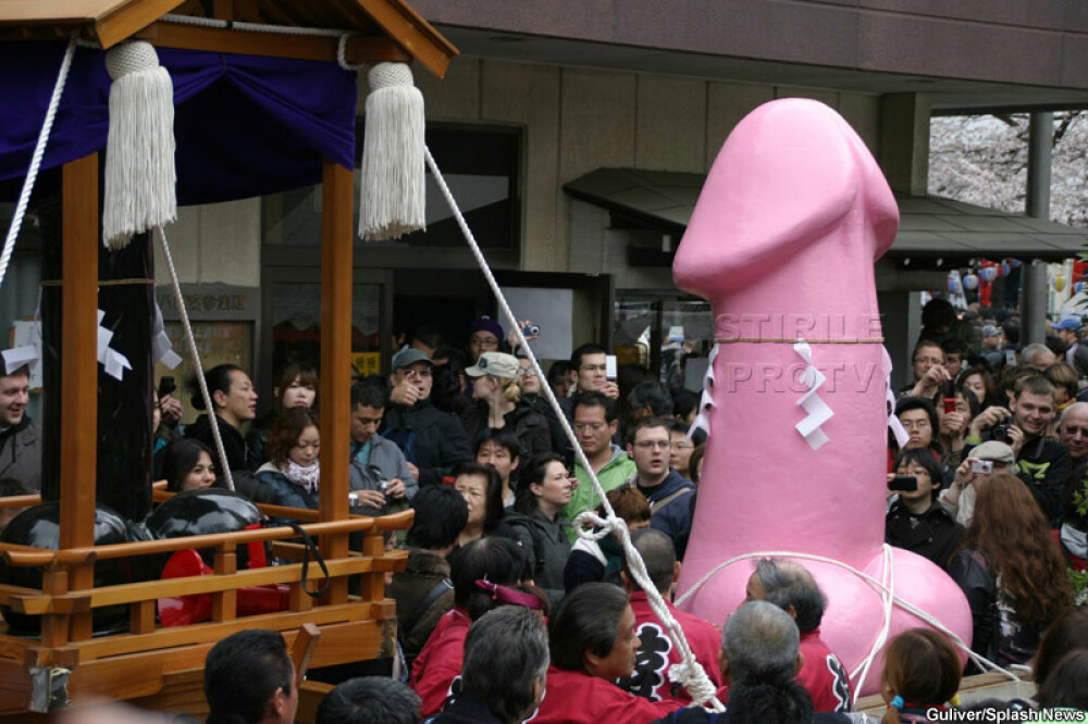 Festivalul Penisurilor in Japonia! Preotii le binecuvanteaza - Imaginea 1
