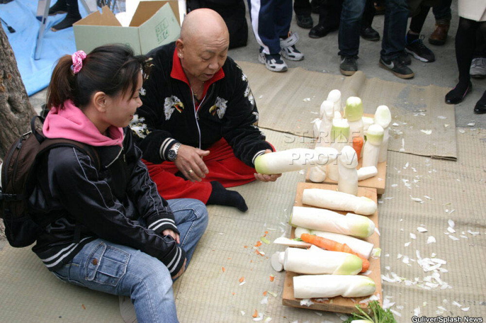 Festivalul Penisurilor in Japonia! Preotii le binecuvanteaza - Imaginea 4