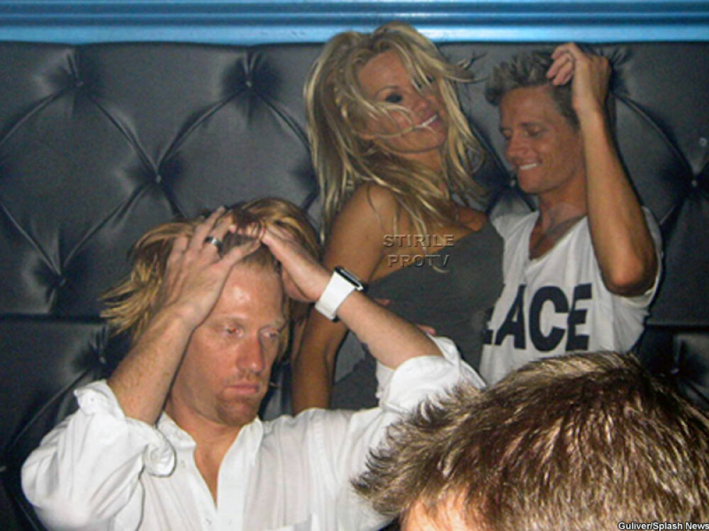 Mult alcool si atingeri indecente! Asa se distreaza Pamela Anderson - Imaginea 2