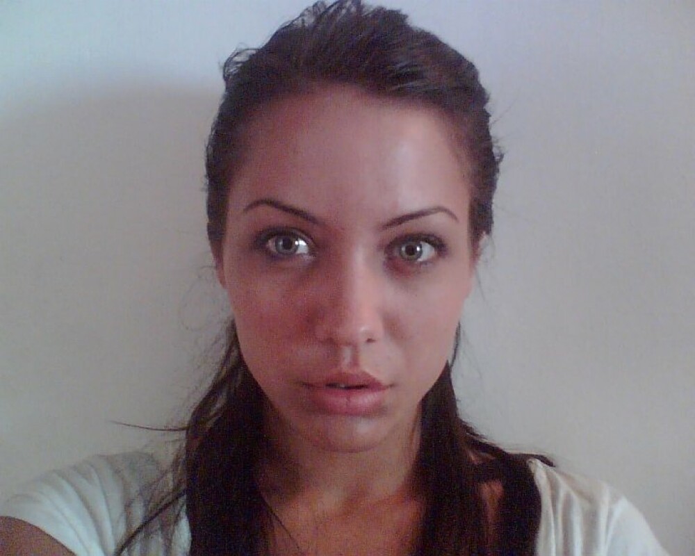 Angelina Jolie de Romania s-a spanzurat. Suferea din dragoste - Imaginea 2