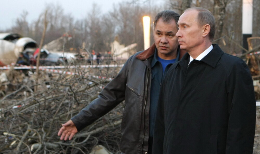 Putin si fratele presedintelui Kaczynski, la locul tragediei aviatice - Imaginea 4