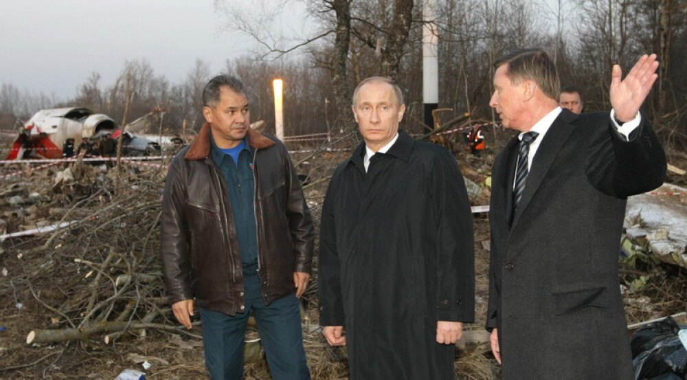 Putin si fratele presedintelui Kaczynski, la locul tragediei aviatice - Imaginea 3