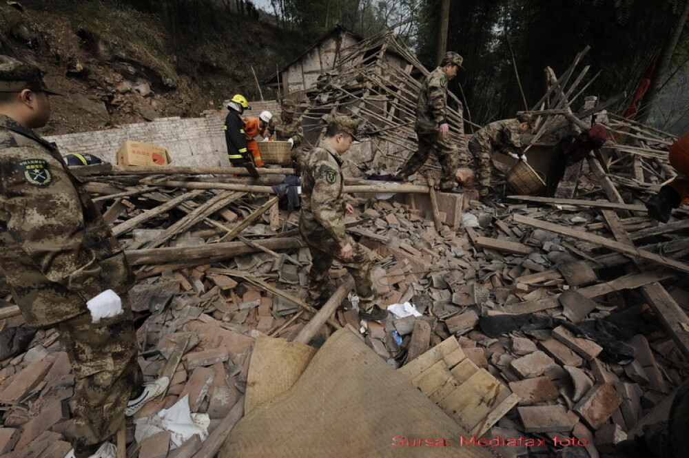 Tragedie in China! 400 de morti si 10.000 de raniti, in urma unui cutremur! - Imaginea 5