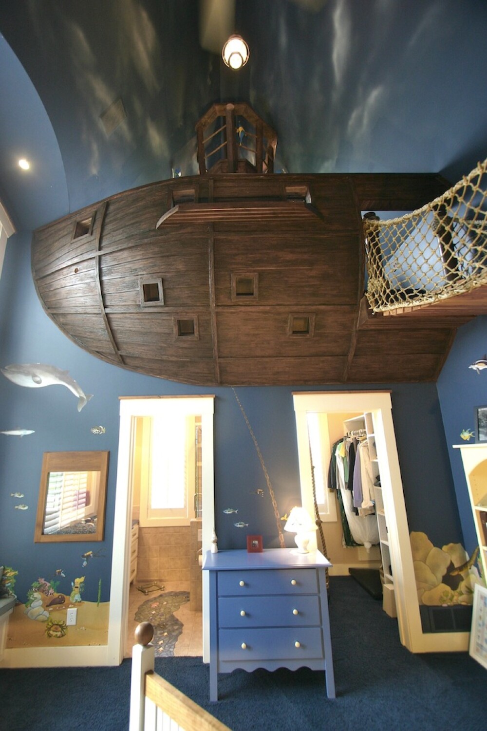 Dormitorul sub forma unei nave-pirat. GALERIE FOTO - Imaginea 2