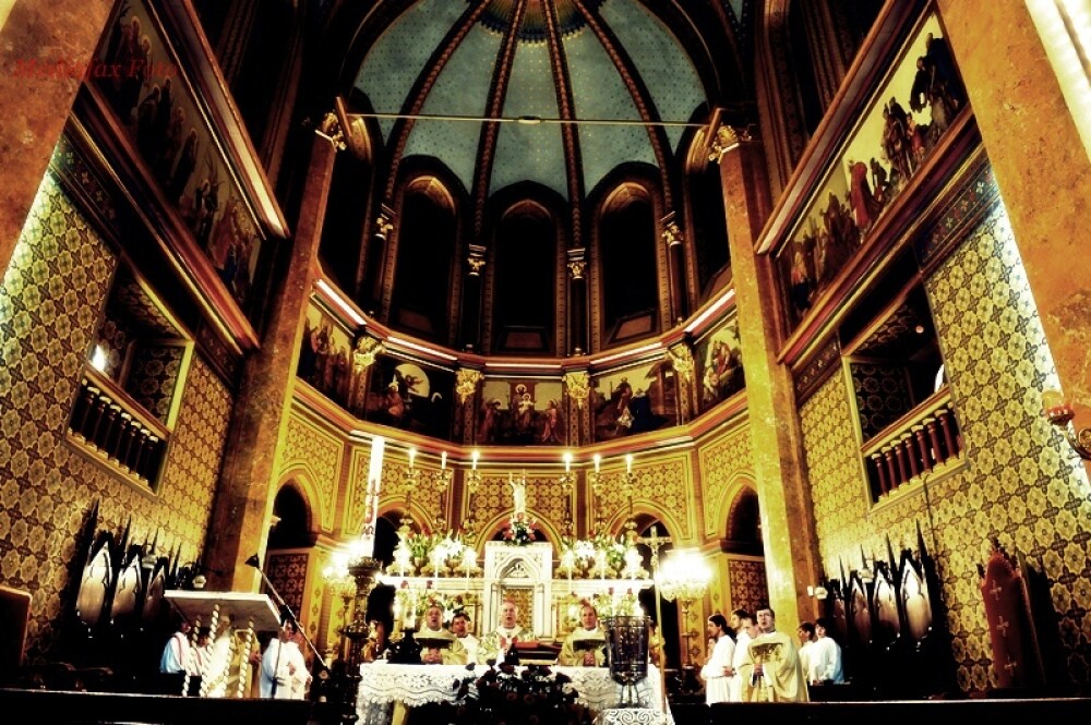 Noaptea Invierii in imagini. GALERIE FOTO de la ortodocsi si catolici - Imaginea 10