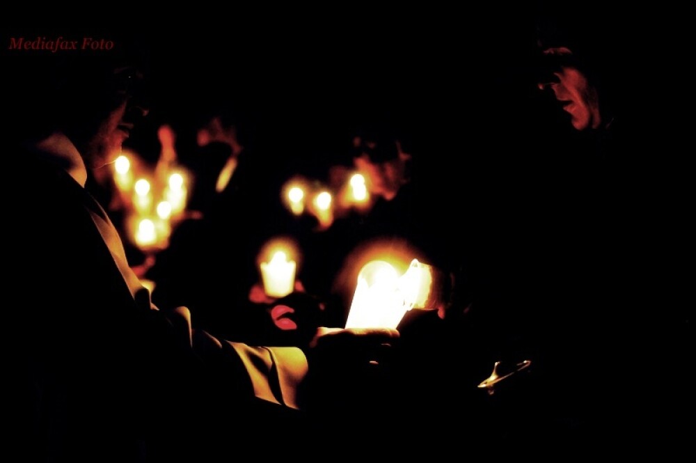 Noaptea Invierii in imagini. GALERIE FOTO de la ortodocsi si catolici - Imaginea 11