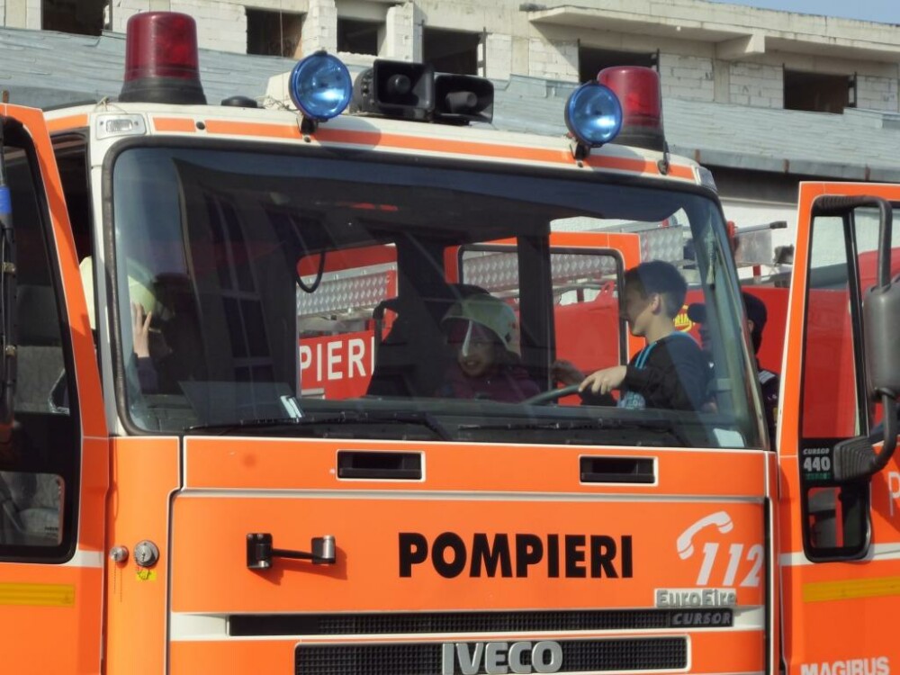 Juniorii Clujului s-au luptat cu focul. Peste 2.300 de micuti au cochetat cu meseria de pompier - Imaginea 3