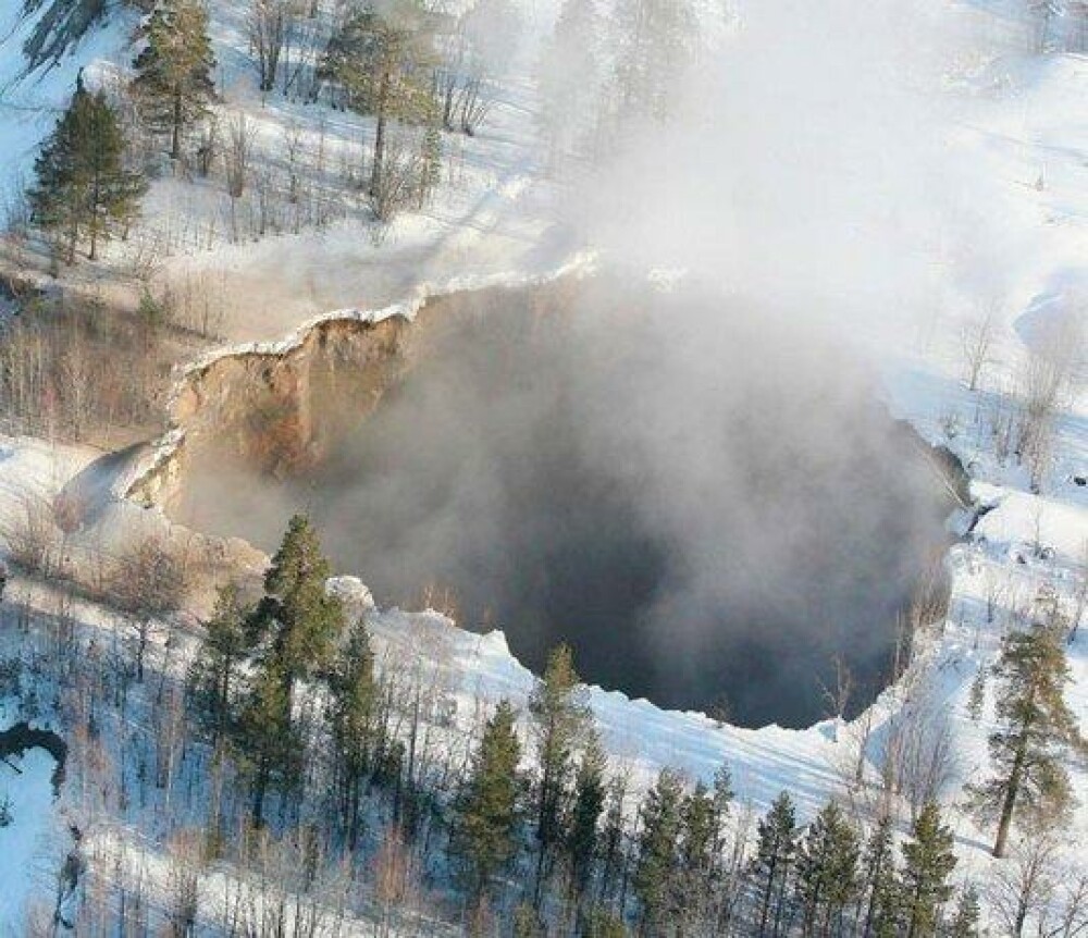 IMAGINEA ZILEI pe net. Un crater-gigant, de 150 de metri, a aparut intr-un oras din Suedia - Imaginea 2