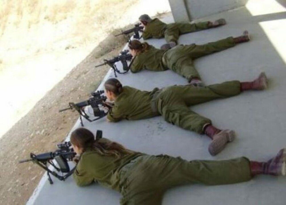 Tara in care toate femeile intre 18 si 20 de ani sunt in armata. GALERIE FOTO de la Marea Moarta - Imaginea 29