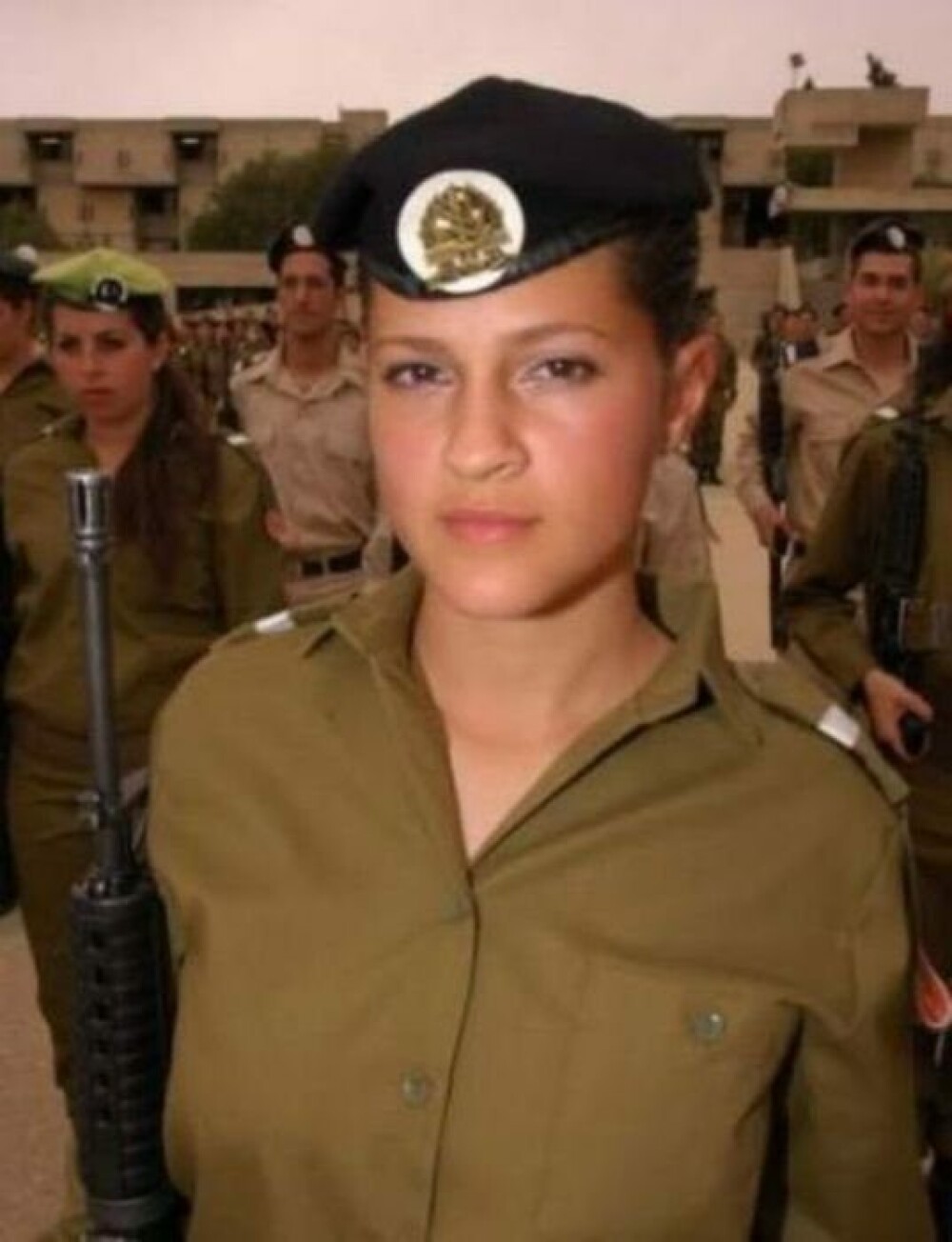 Tara in care toate femeile intre 18 si 20 de ani sunt in armata. GALERIE FOTO de la Marea Moarta - Imaginea 27