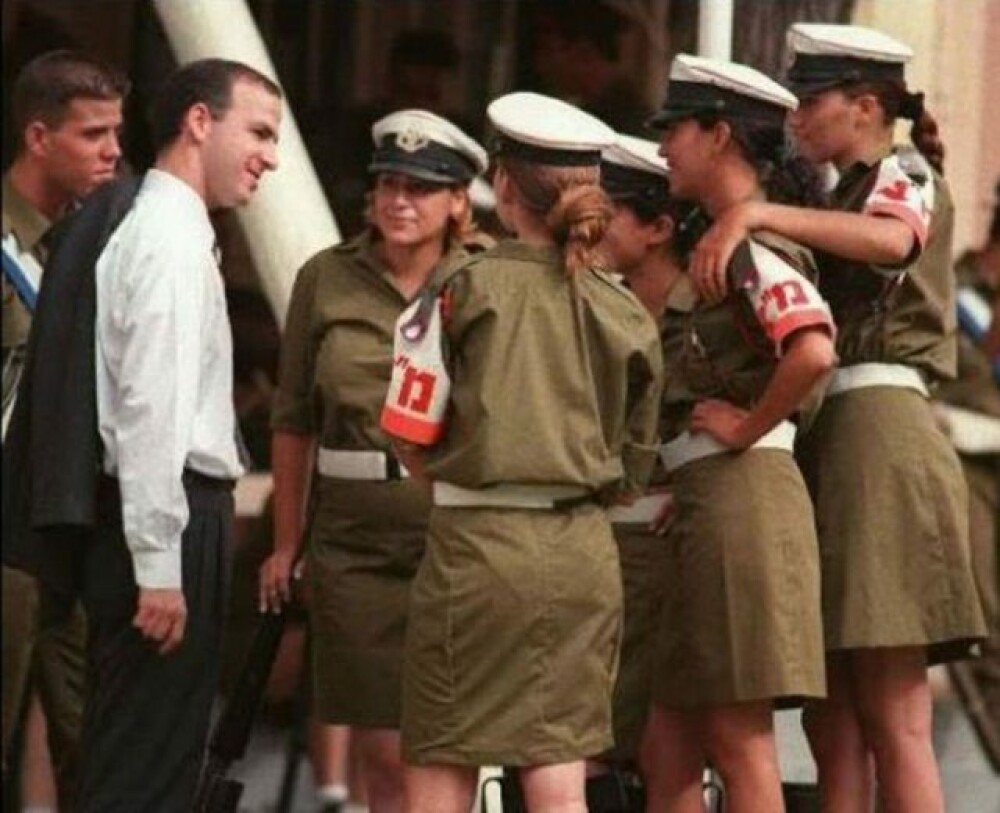 Tara in care toate femeile intre 18 si 20 de ani sunt in armata. GALERIE FOTO de la Marea Moarta - Imaginea 26